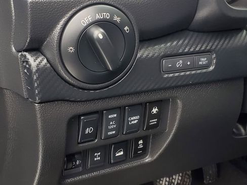 Used 2017 Nissan Titan PRO-4X w/ Pro-4x Convenience Package image 10