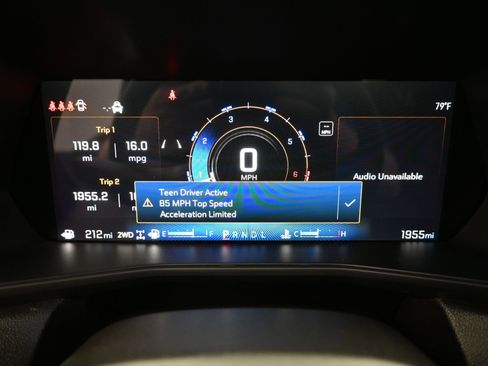 Used 2025 Chevrolet Colorado Trail Boss w/ Midnight Edition image 10