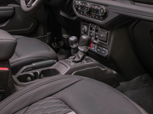 Used 2024 Jeep Wrangler Unlimited Rubicon w/ Technology Group image 72