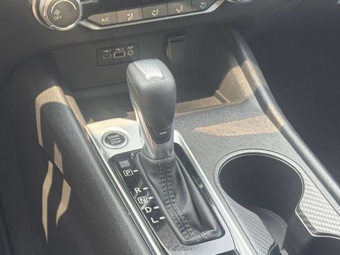 Used 2025 Nissan Altima 2.5 SV FWD image 39