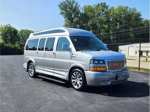 Used 2022 GMC Savana 2500 w/ Enhanced Convenience Package RWD image 12
