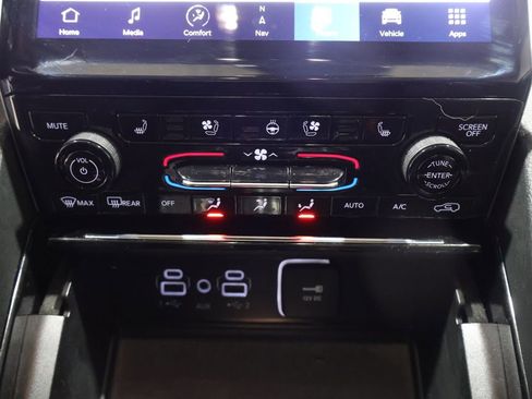 Used 2023 Jeep Grand Cherokee L Limited w/ Luxury Tech Group II image 39