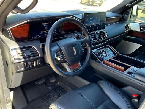 Certified 2024 Lincoln Navigator Reserve AWD/4WD image 18