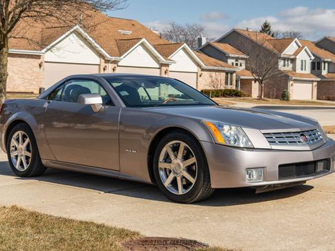 Used 2004 Cadillac XLR image 16