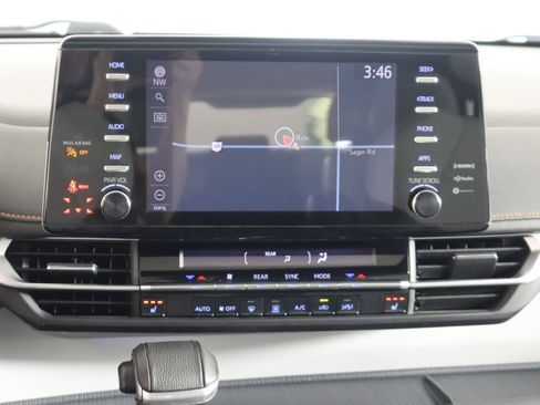 Used 2022 Toyota Sienna XSE image 23