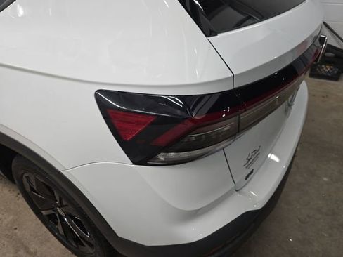 New 2026 Volkswagen Taos SE FWD image 27