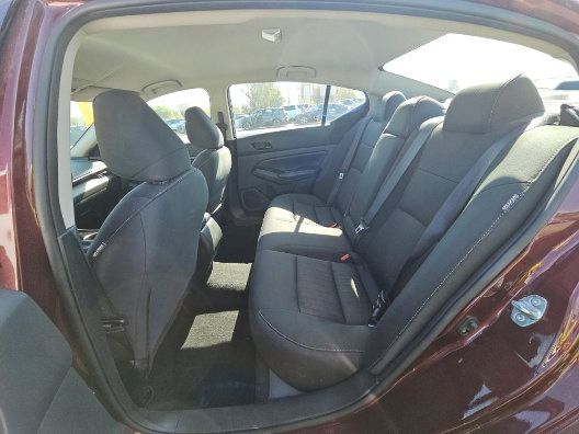 Used 2024 Nissan Altima 2.5 SV FWD image 9