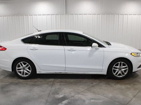 Used 2015 Ford Fusion SE FWD image 11