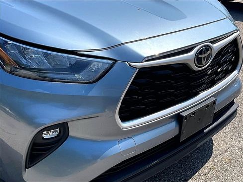 Used 2020 Toyota Highlander XLE AWD/4WD image 8