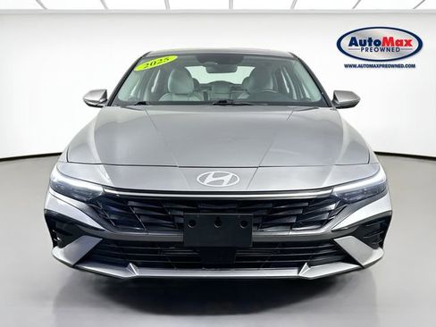 Used 2025 Hyundai Elantra Limited FWD image 7