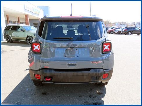 Certified 2022 Jeep Renegade Trailhawk AWD/4WD image 6