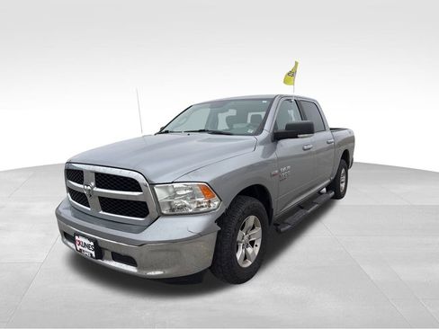 Used 2019 RAM 1500 Classic SLT w/ Luxury Group image 4