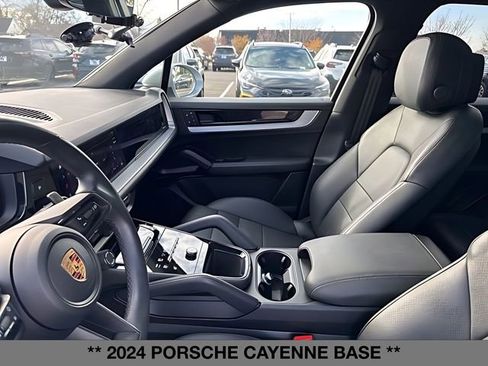 Used 2024 Porsche Cayenne w/ Premium Package AWD/4WD image 19