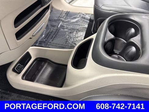 Used 2023 Chrysler Pacifica Touring-L FWD image 17