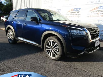 Used 2022 Nissan Pathfinder Platinum w/ Cargo Package