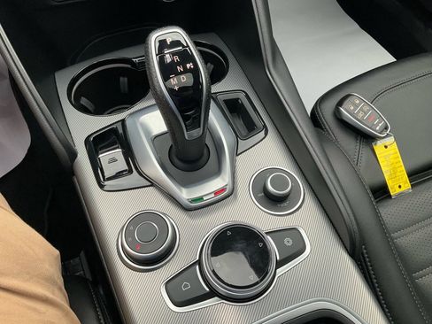 Used 2022 Alfa Romeo Giulia Veloce image 14