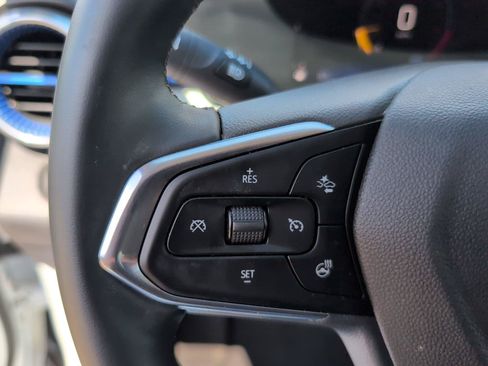 Used 2025 Chevrolet Trax LT w/ Driver Confidence Package FWD image 27