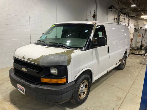 Used 2004 Chevrolet Express 1500 image 1