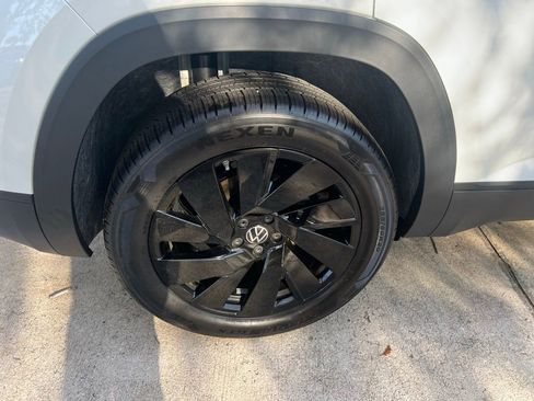 New 2026 Volkswagen Atlas Cross Sport SE FWD image 25