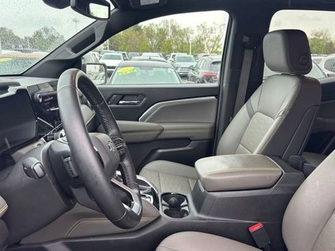 Used 2024 Chevrolet Colorado ZR2 w/ ZR2 Convenience Package III AWD/4WD image 13