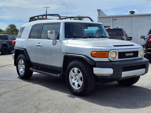Used 2008 Toyota FJ Cruiser 2WD w/ Upgrade Pkg 2 image 20