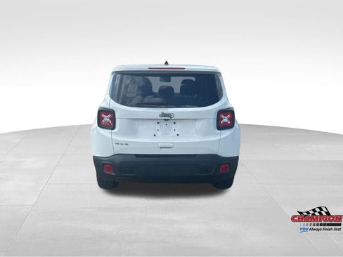 Used 2023 Jeep Renegade Latitude AWD/4WD image 4