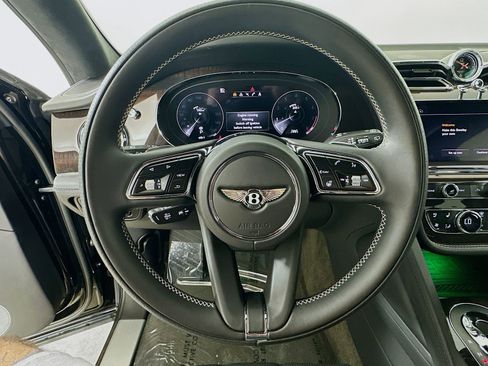 Used 2022 Bentley Bentayga AWD/4WD image 11