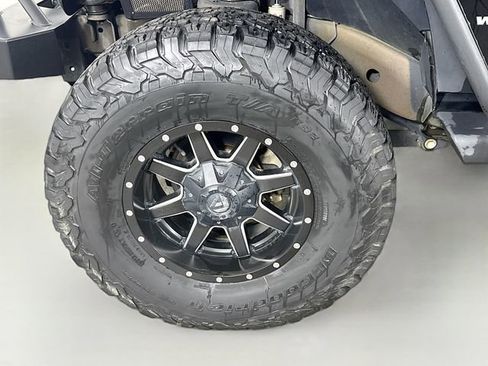 Used 2012 Jeep Wrangler Unlimited Rubicon w/ Connectivity Group image 30