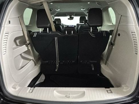 Used 2024 Chrysler Pacifica Touring-L FWD image 27