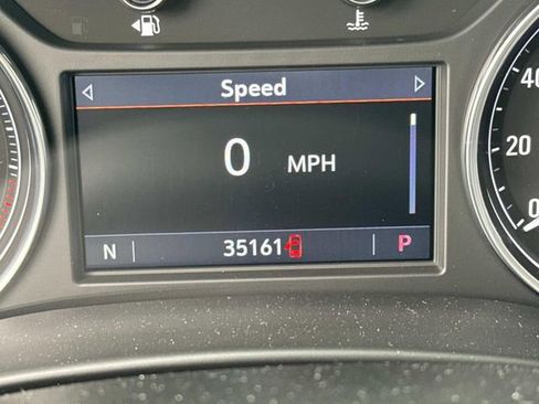 Used 2024 Buick Enclave Essence w/ Experience Buick Package FWD image 33