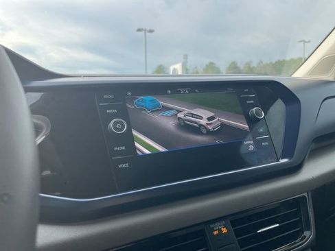 Used 2023 Volkswagen Taos SE image 24