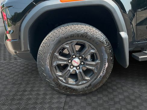 Used 2024 GMC Canyon Elevation w/ Elevation Premium Package AWD/4WD image 14
