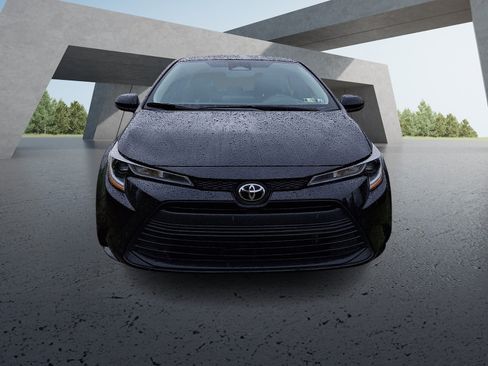 Used 2023 Toyota Corolla LE FWD image 2