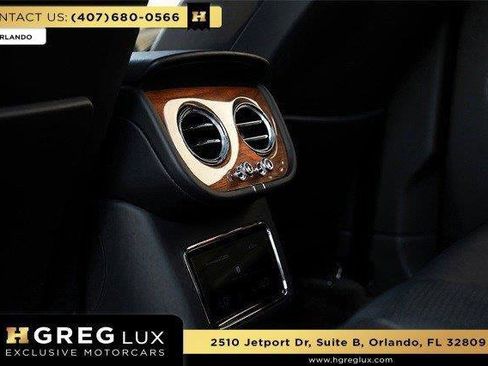 Used 2022 Bentley Bentayga image 55