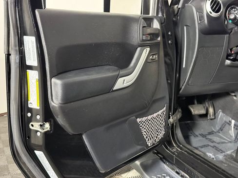Used 2015 Jeep Wrangler Sahara w/ Connectivity Group AWD/4WD image 21