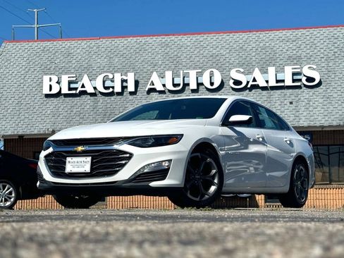 Used 2021 Chevrolet Malibu LT FWD image 1