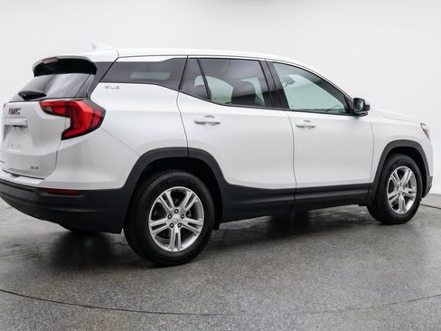 Used 2024 GMC Terrain SLE FWD image 9
