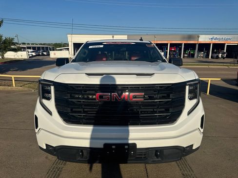 Used 2022 GMC Sierra 1500 Elevation RWD image 2