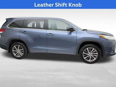 Used 2017 Toyota Highlander XLE image 11