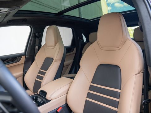Certified 2025 Porsche Cayenne GTS AWD/4WD image 5