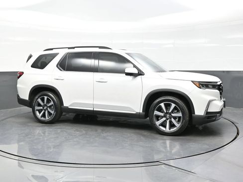 Used 2023 Honda Pilot Elite image 8