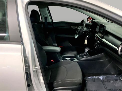 Used 2021 Kia Forte LXS FWD image 9