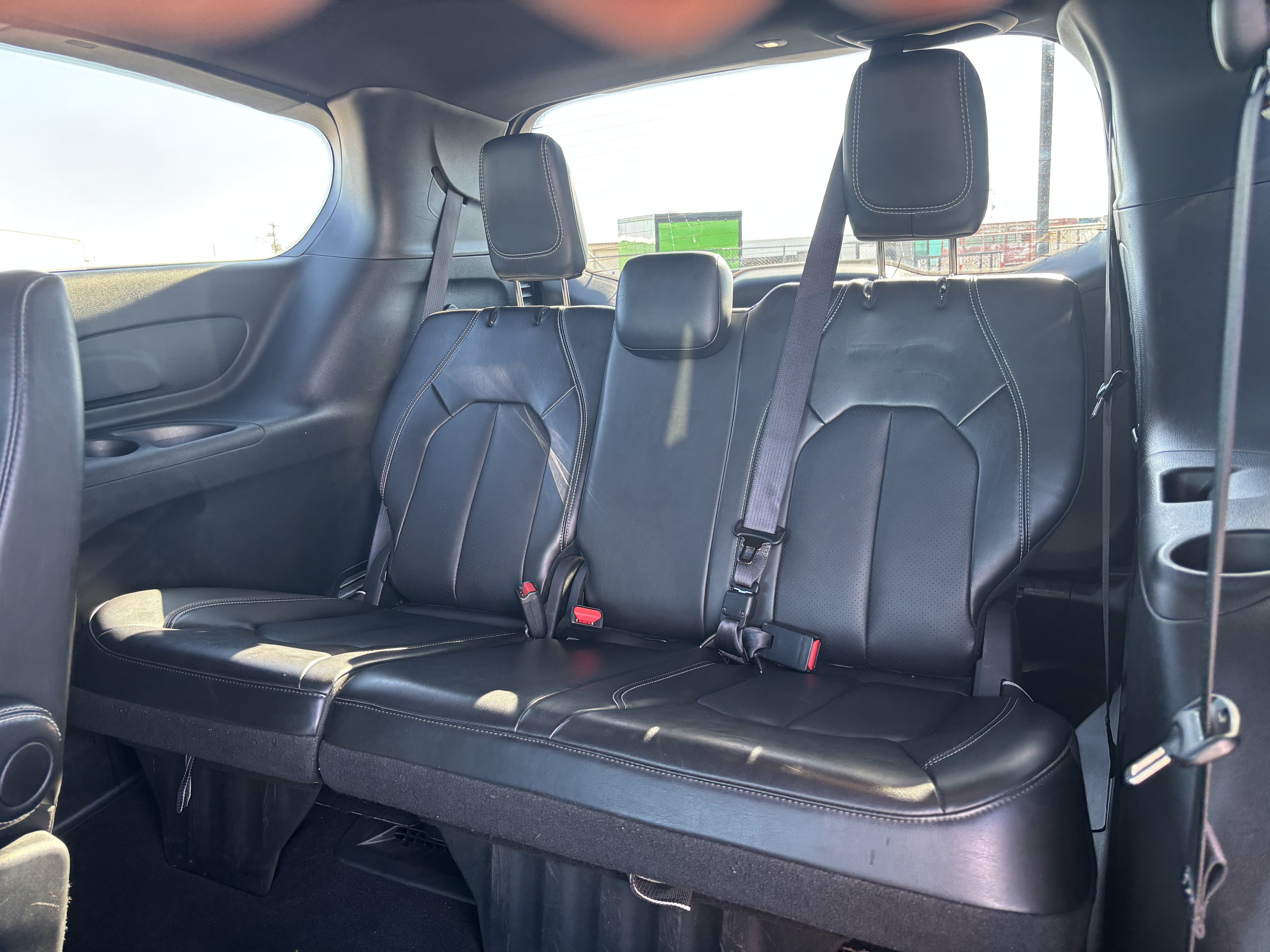 Used 2025 Chrysler Pacifica Select FWD image 26
