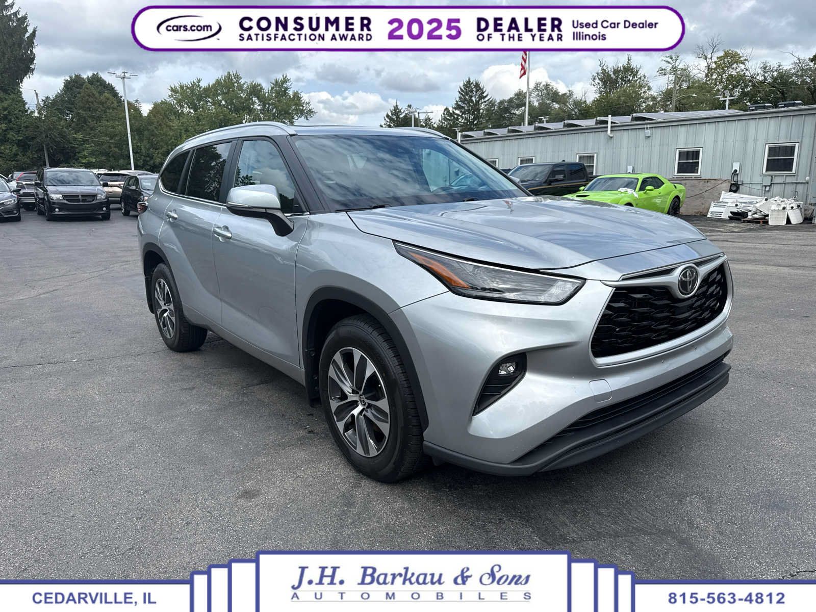 Used 2024 Toyota Highlander XLE AWD/4WD image 1