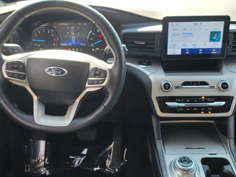 Used 2023 Ford Explorer XLT AWD/4WD image 18