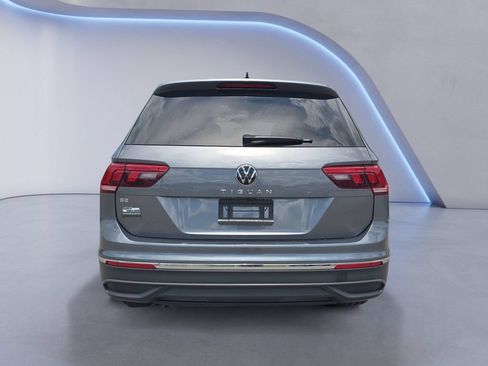 Used 2024 Volkswagen Tiguan SE w/ Panoramic Sunroof Package FWD image 4