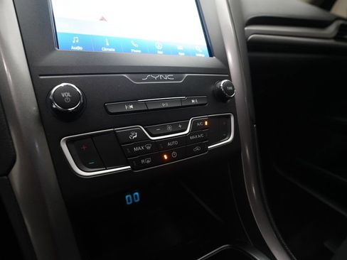 Used 2020 Ford Fusion SE image 22