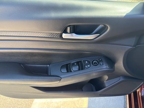 Used 2024 Nissan Altima 2.5 SV FWD image 13