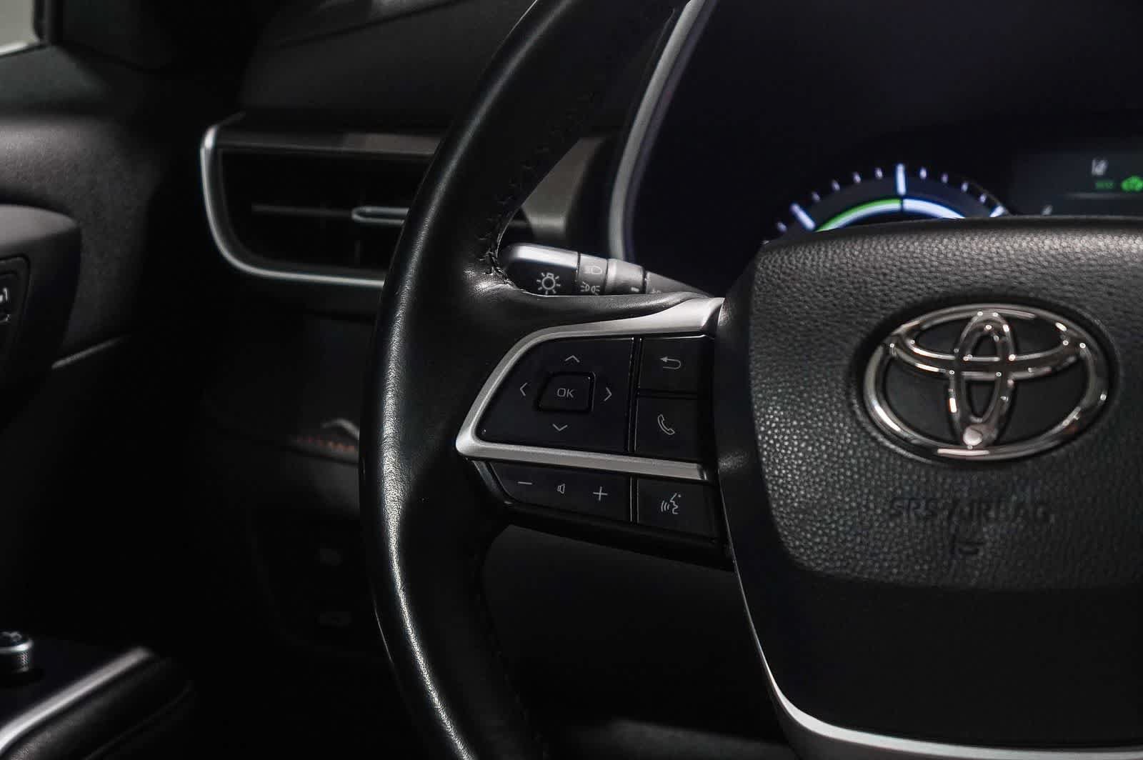 Used 2023 Toyota Highlander Bronze Edition FWD image 11