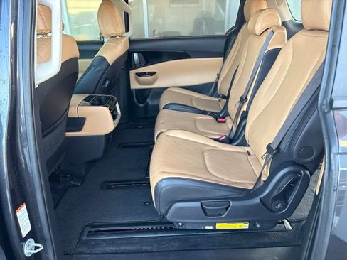 Used 2024 Kia Carnival EX FWD image 30